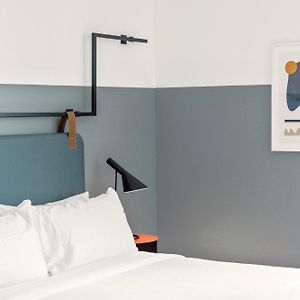 Camera urban con letto king size